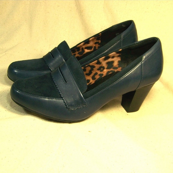 clarks navy blue heels